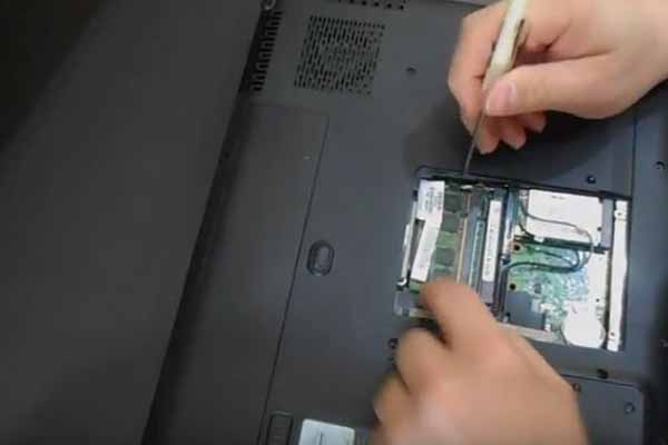 How to replace RAM on laptop (HP Hewlett Packard)
